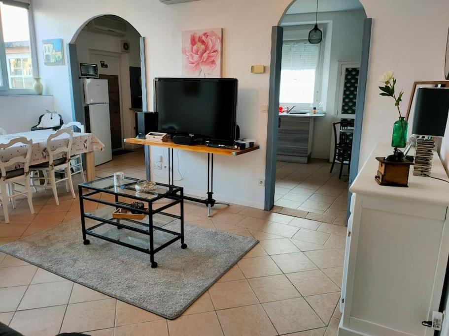Meuble 3 Etoiles Dans Un Petit Village Du Gers Villecomtal-Sur-Arros Экстерьер фото